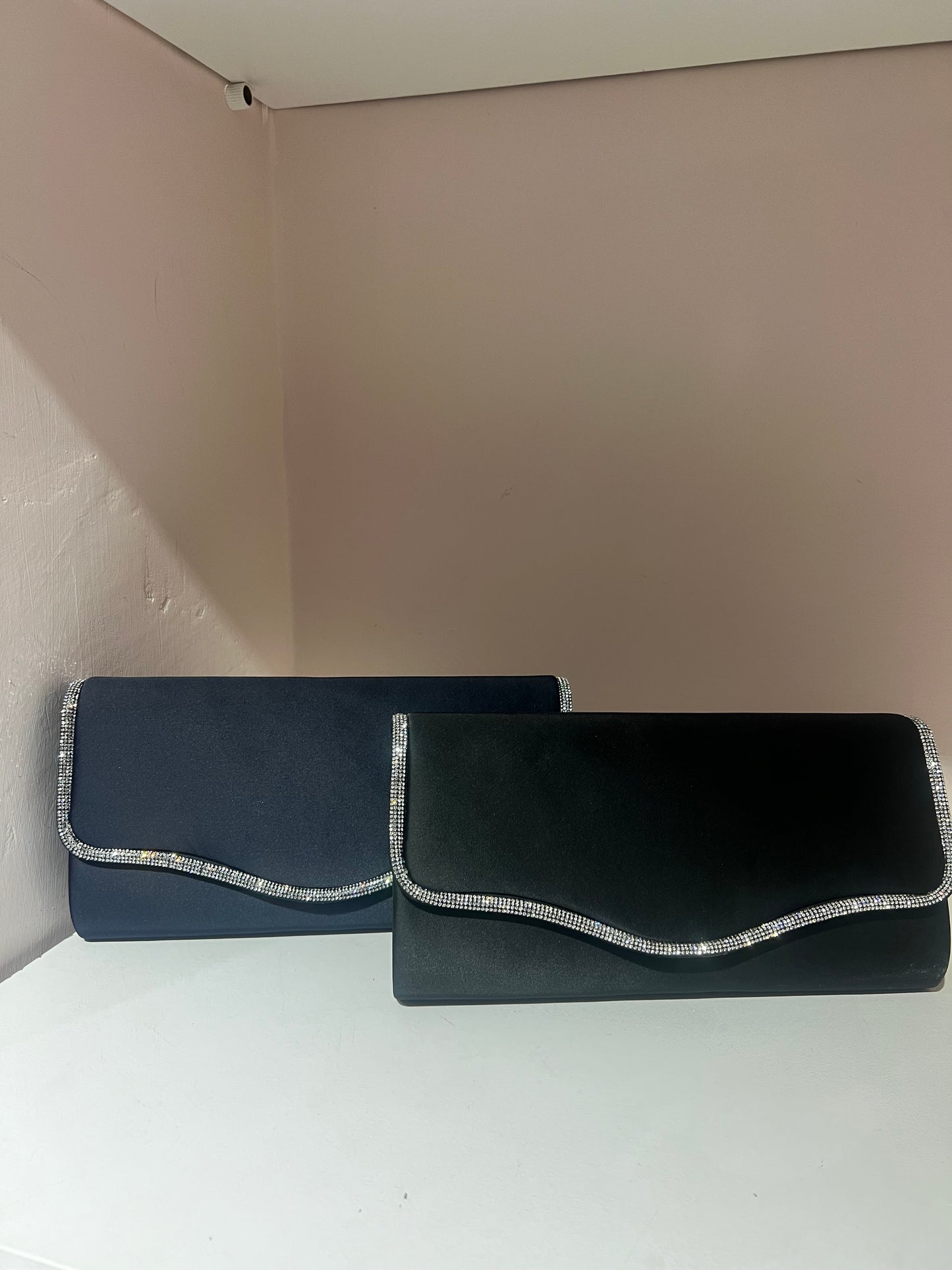 Borsa Emma effetto raso